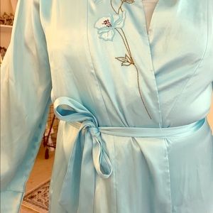 Jones New York Size Medium Aqua Short Robe Medium